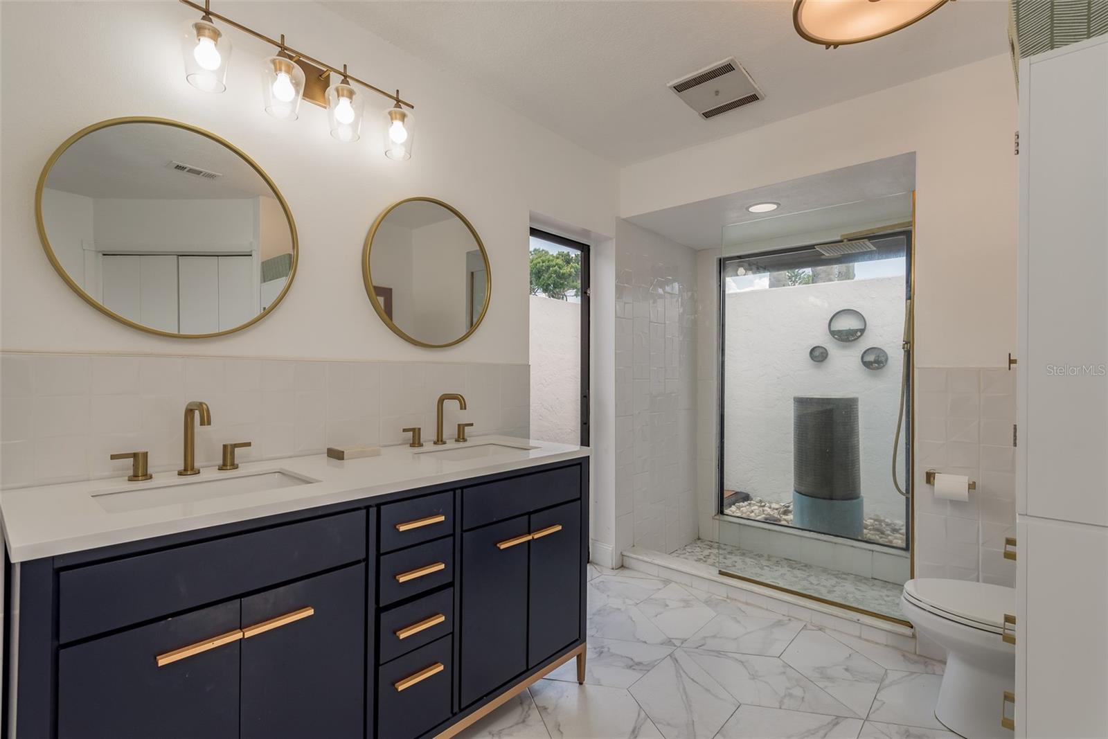 Listing photo id 21 for 5811 Dory Way