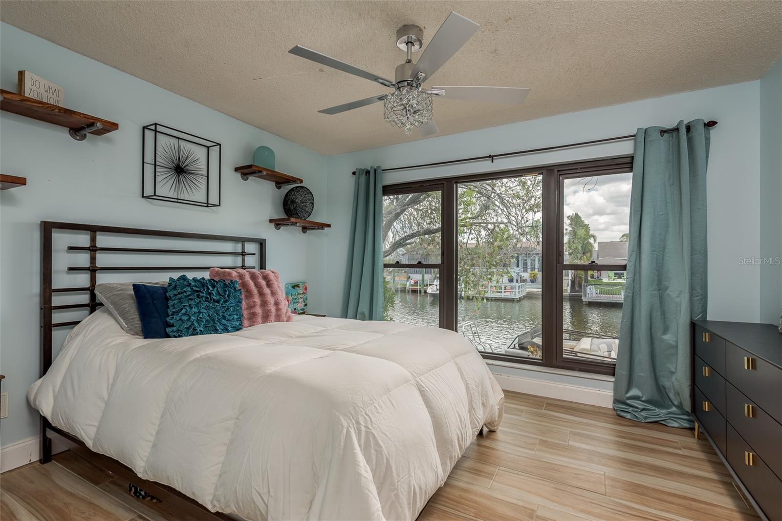 Listing photo id 23 for 5811 Dory Way