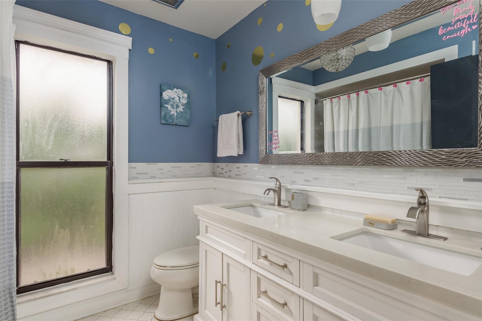 Listing photo id 25 for 5811 Dory Way
