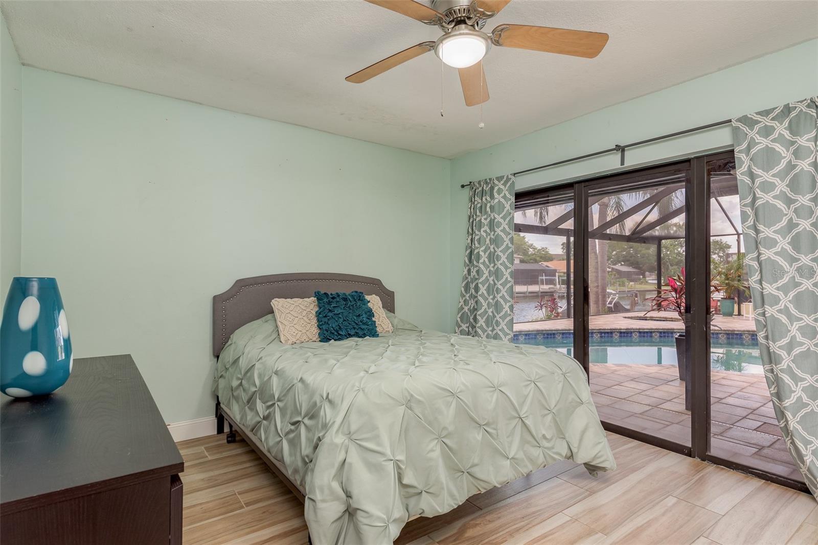 Listing photo id 26 for 5811 Dory Way