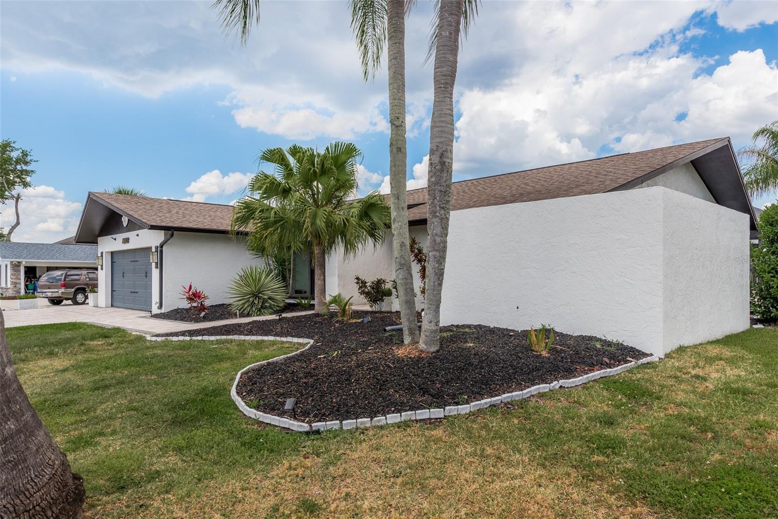 Listing photo id 1 for 5811 Dory Way