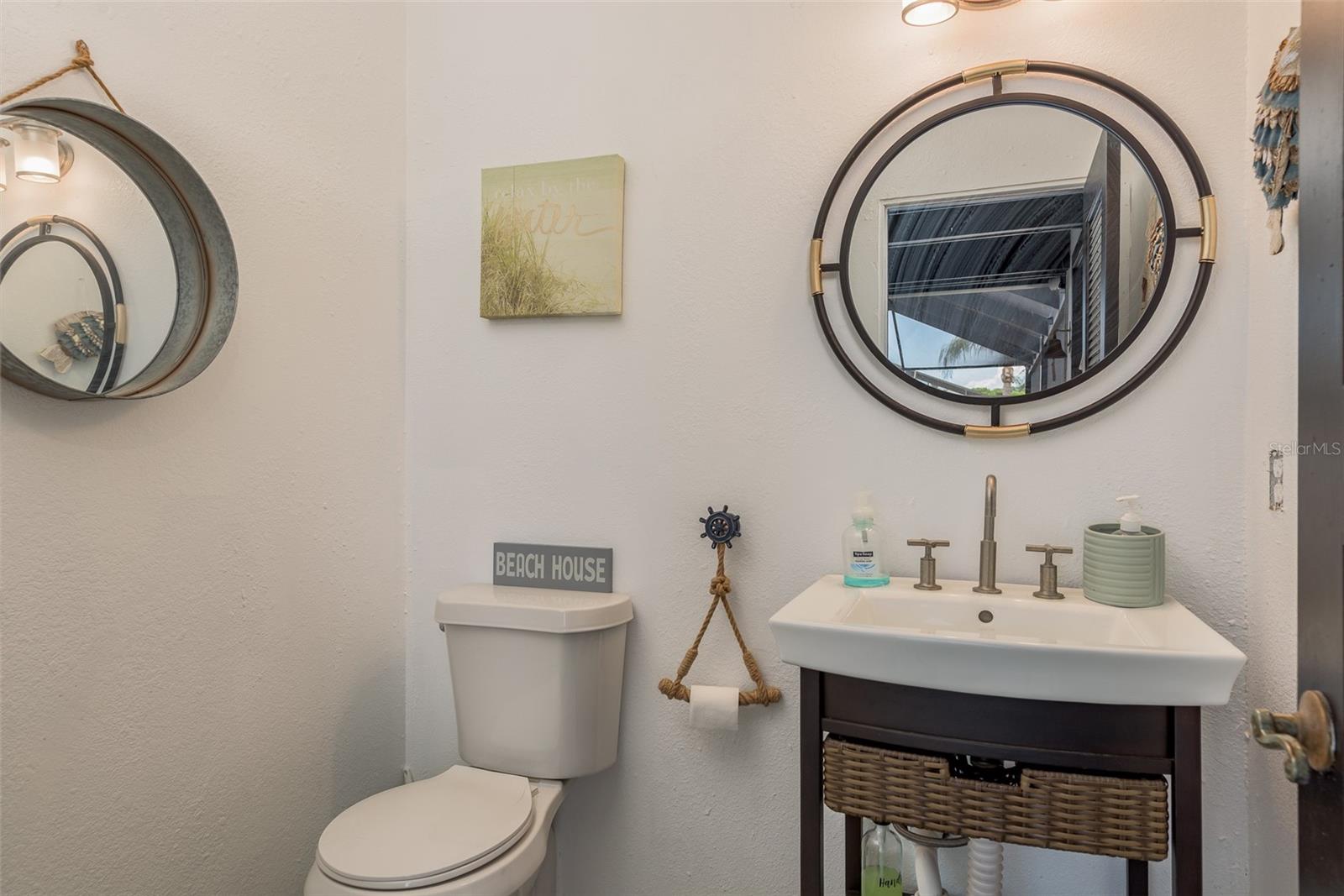Listing photo id 31 for 5811 Dory Way