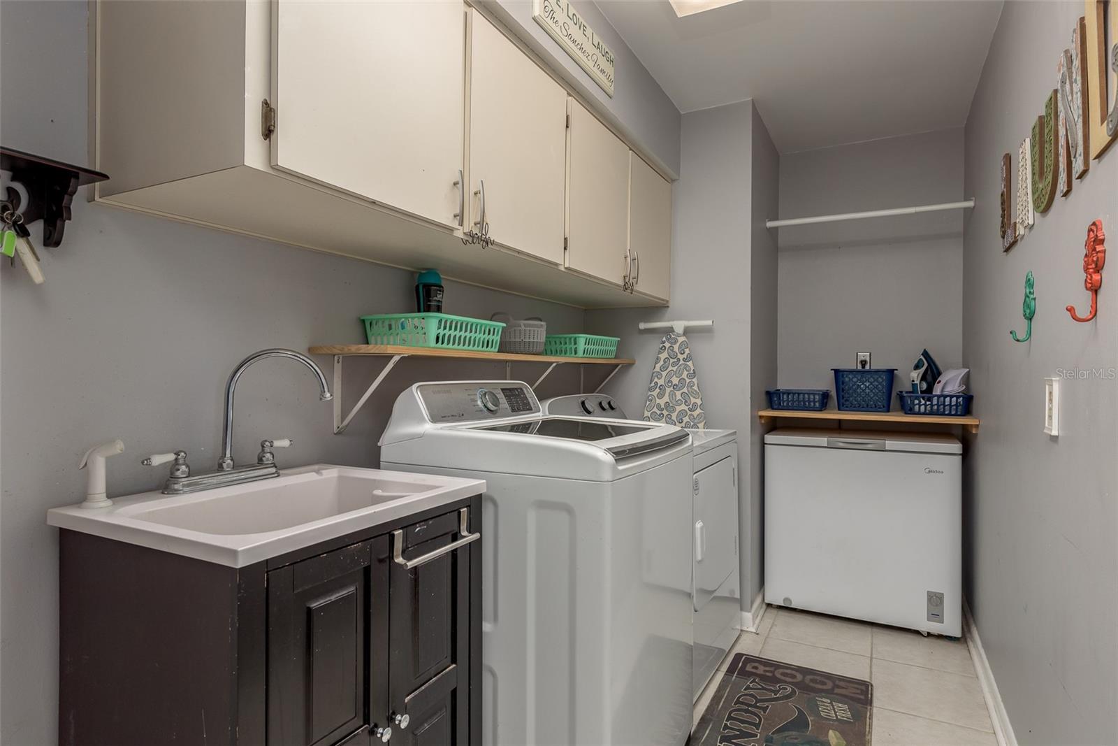 Listing photo id 32 for 5811 Dory Way