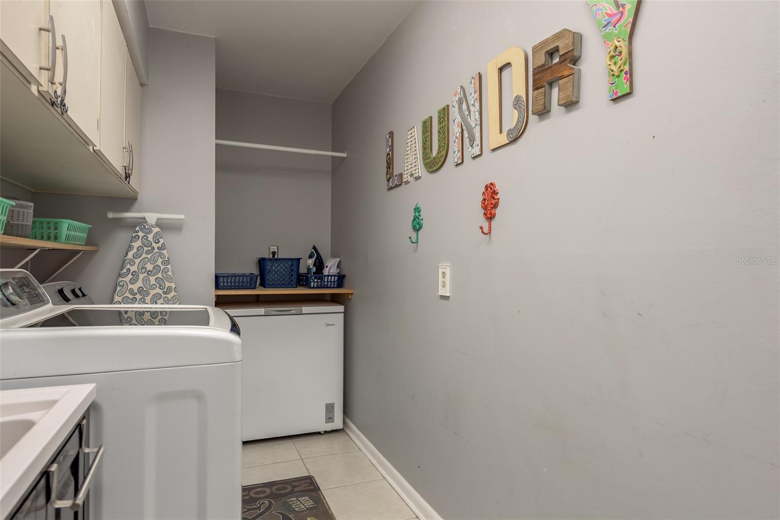 Listing photo id 33 for 5811 Dory Way