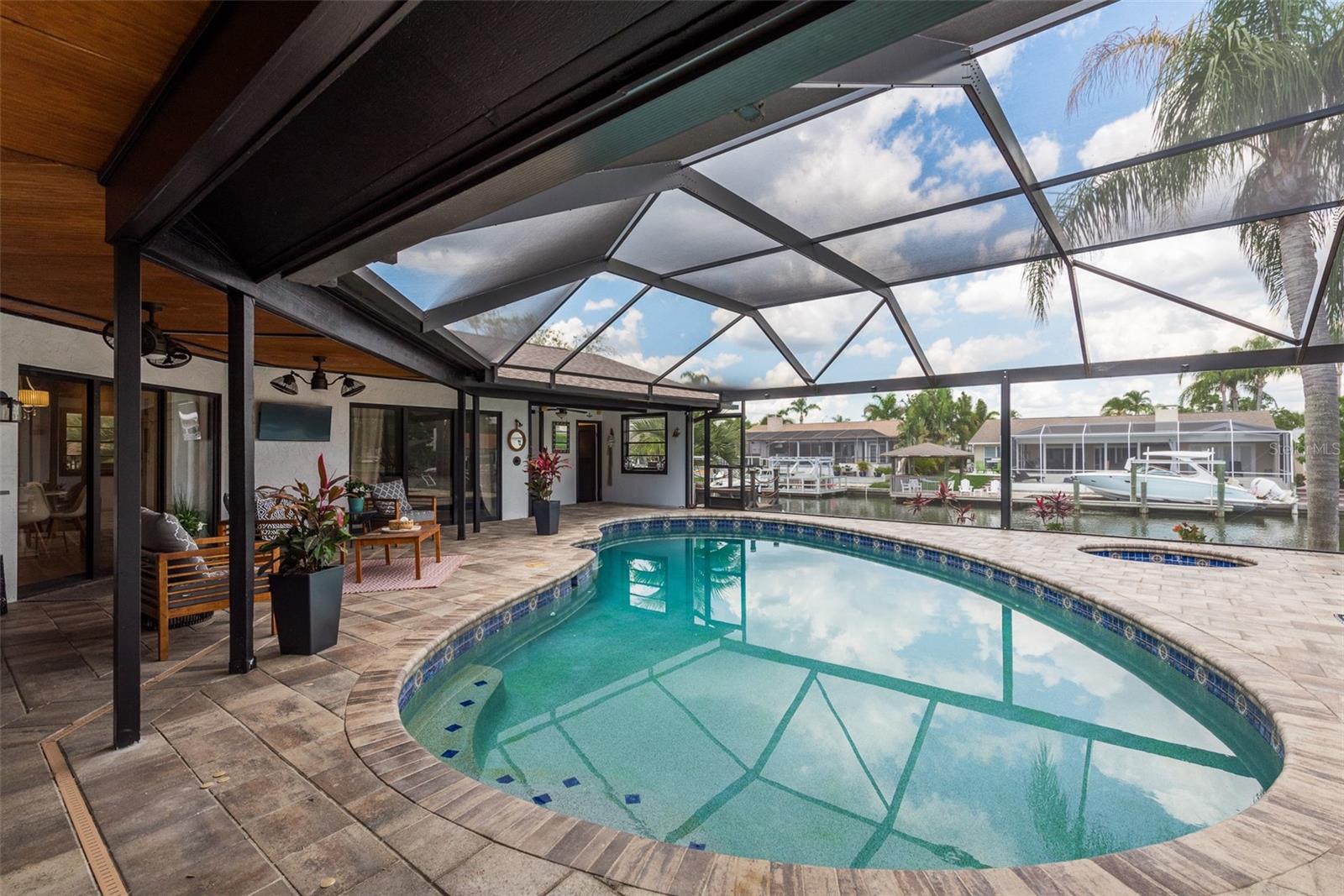 Listing photo id 35 for 5811 Dory Way
