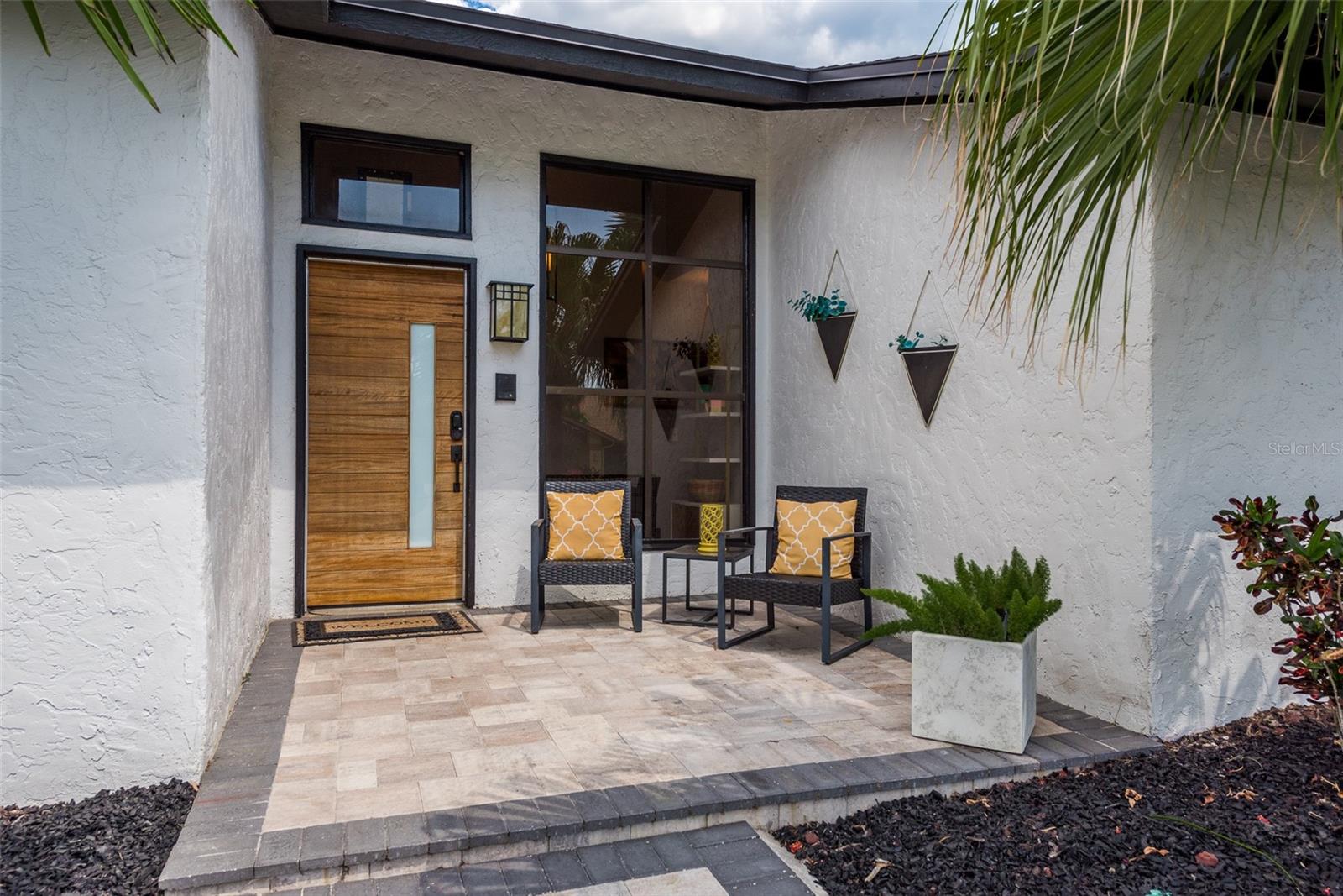 Listing photo id 2 for 5811 Dory Way