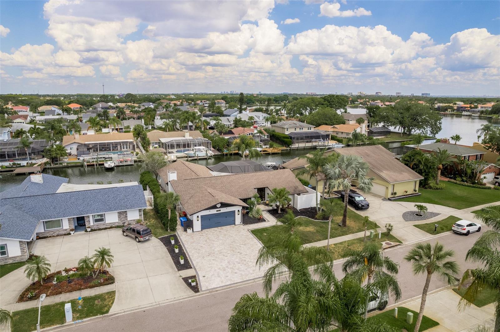 Listing photo id 46 for 5811 Dory Way