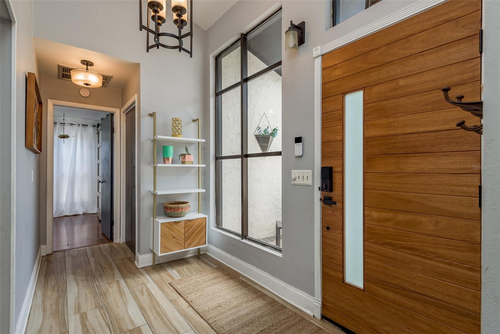 Listing photo id 3 for 5811 Dory Way
