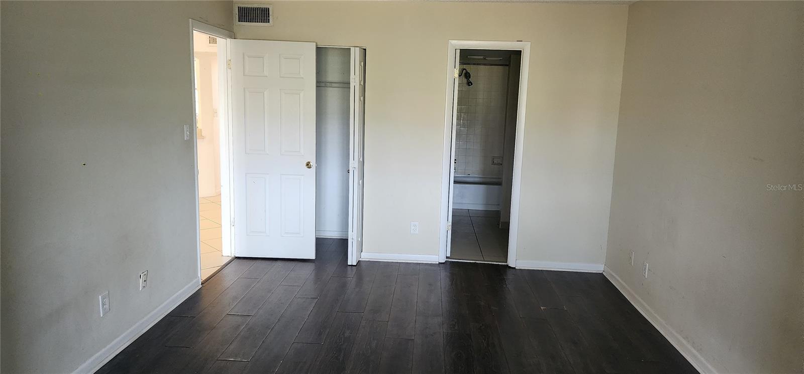 Image 17 of 20 For 2017 Skimmer Court W 413