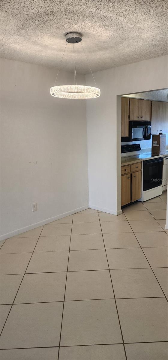 Image 4 of 20 For 2017 Skimmer Court W 413
