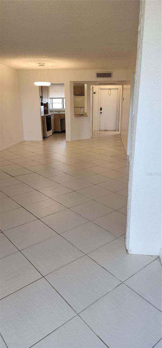 Image 9 of 20 For 2017 Skimmer Court W 413