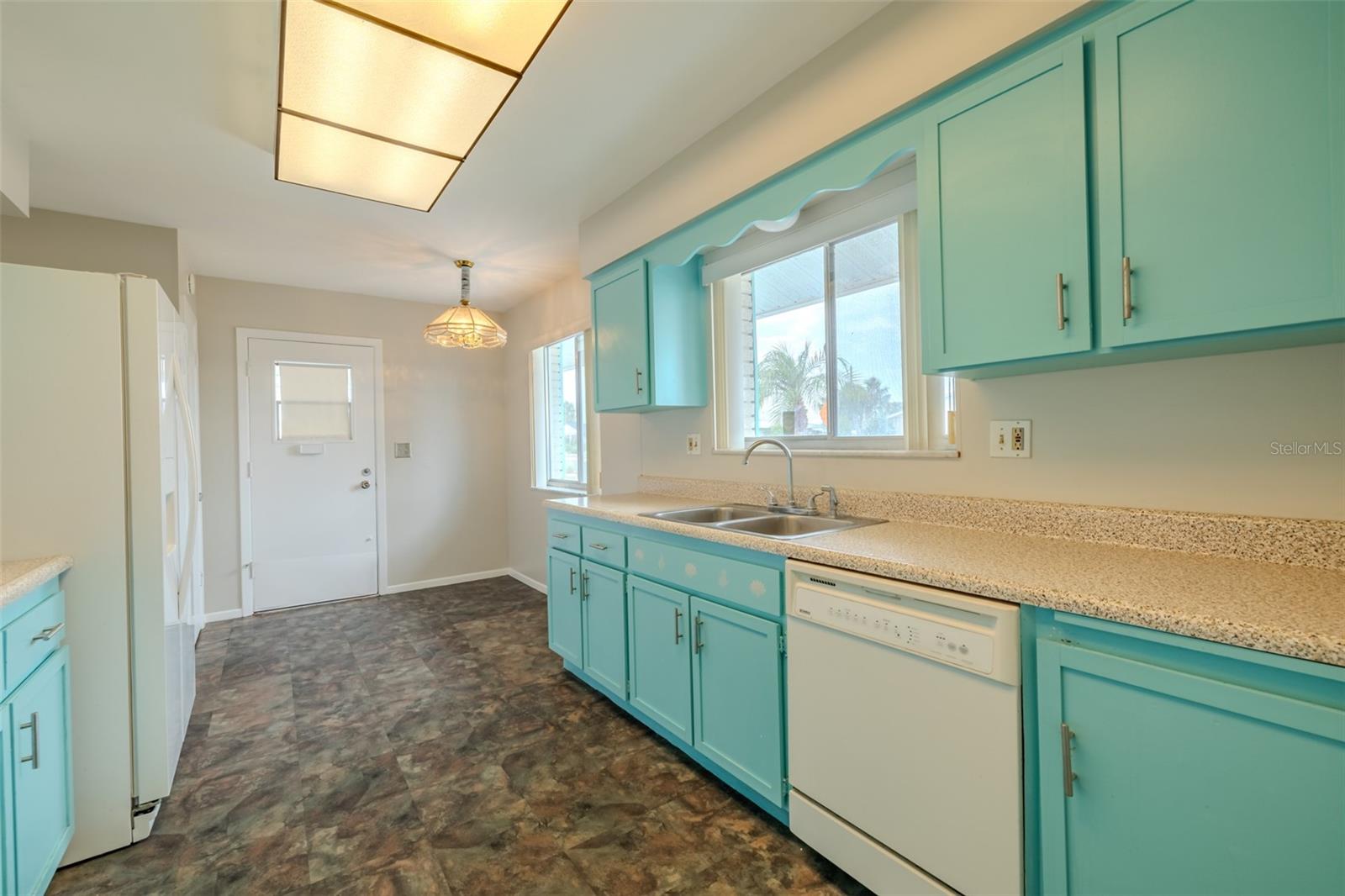 Image 15 of 42 For 1509 Cherry Hills Drive