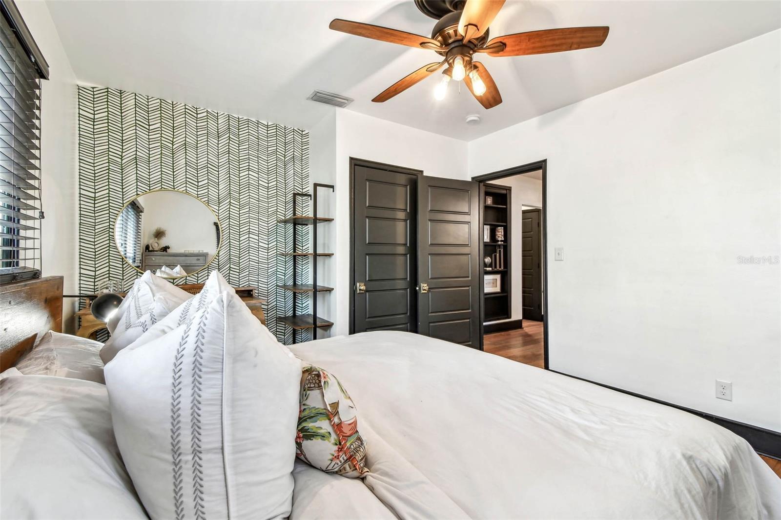 Image 17 of 37 For 233 24th Street N