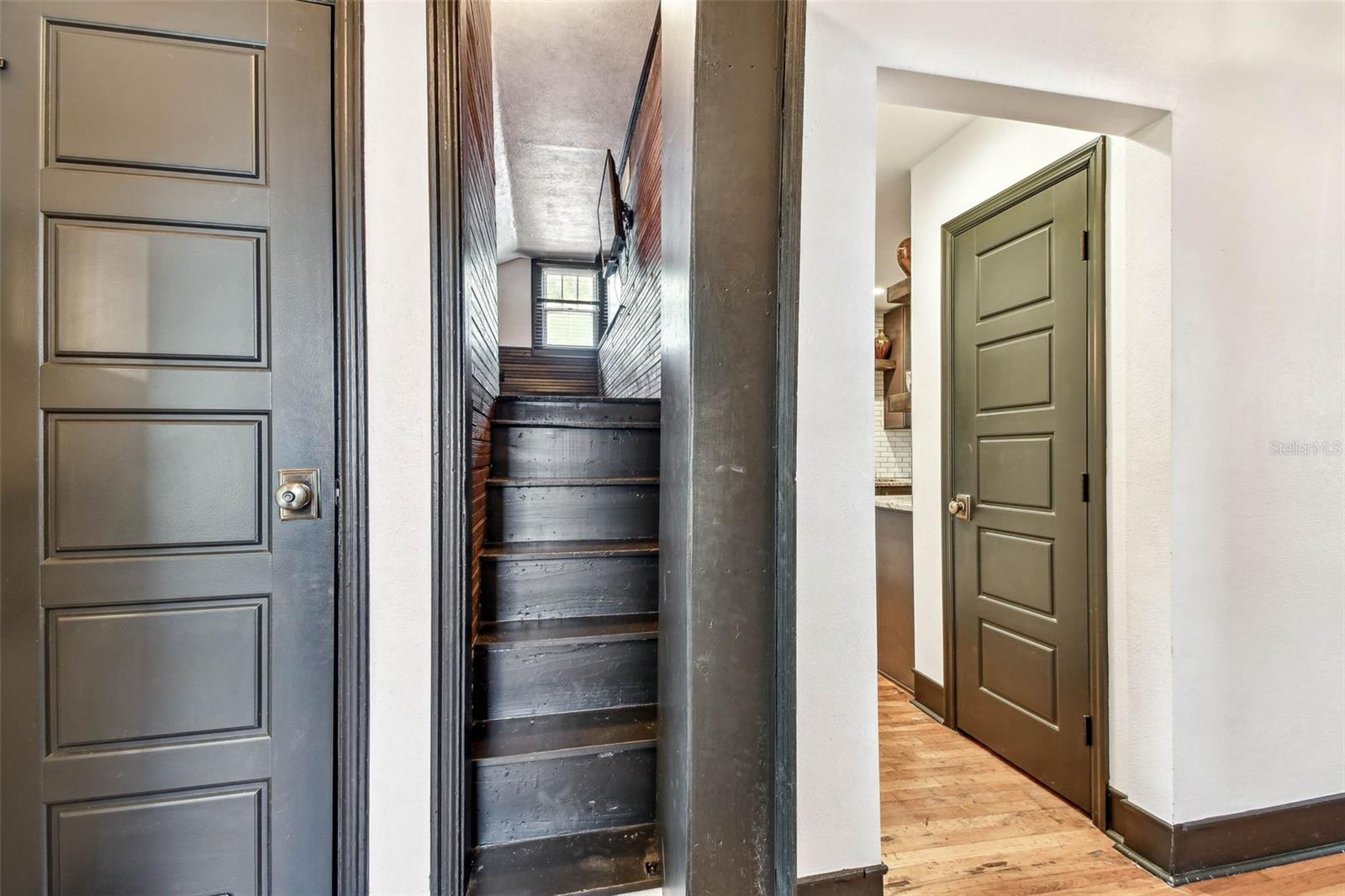 Image 25 of 37 For 233 24th Street N
