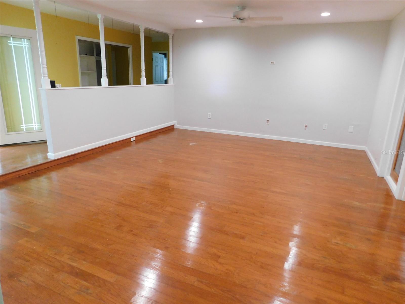 Image 4 of 62 For 888 Forest Glen Road