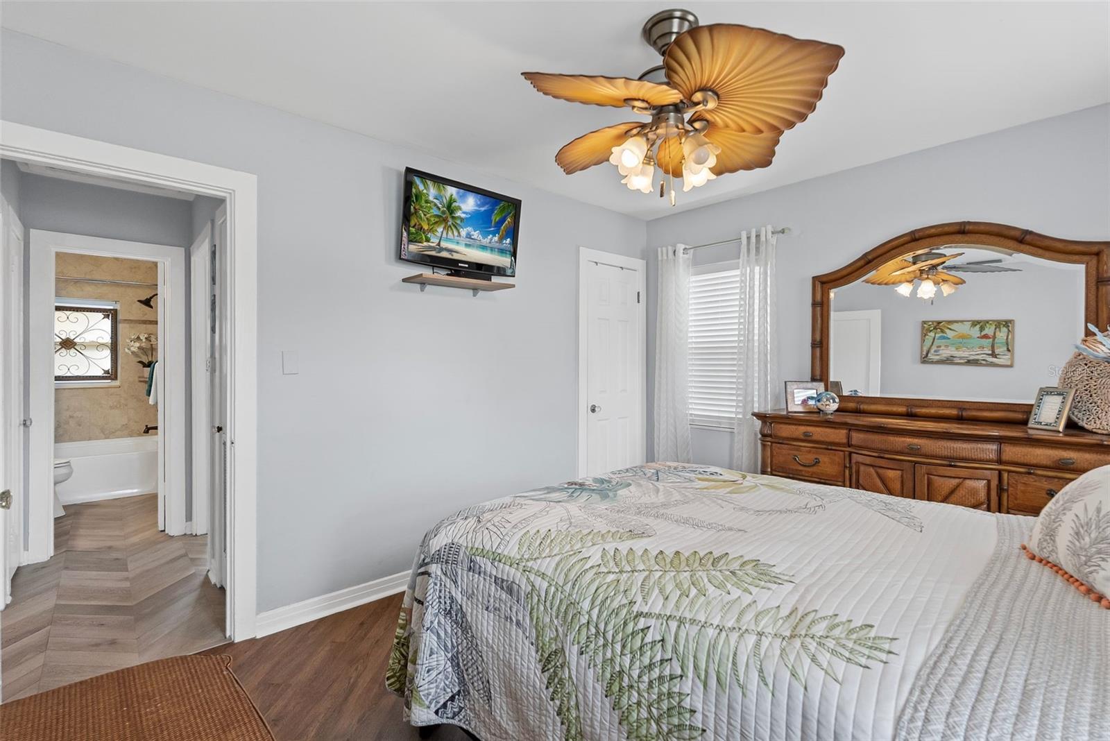 Image 9 of 29 For 3800 6th Avenue N