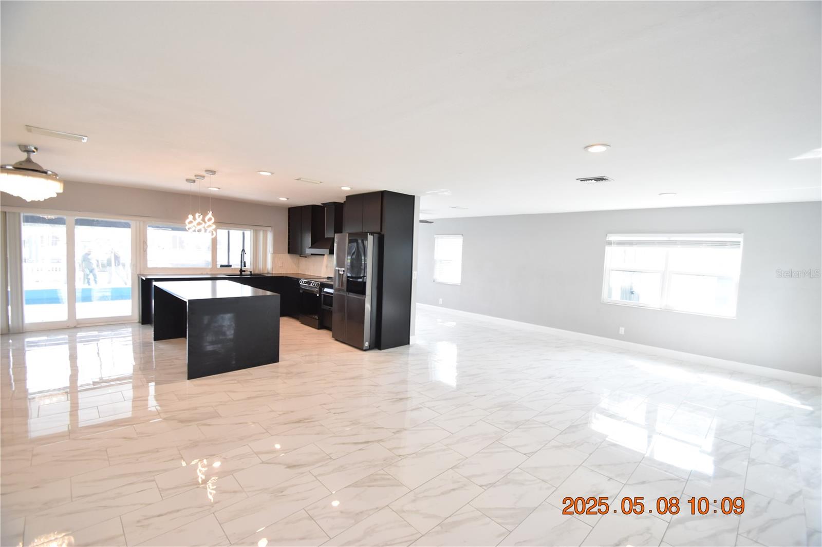 Image 2 of 48 For 1019 Spindle Palm Way