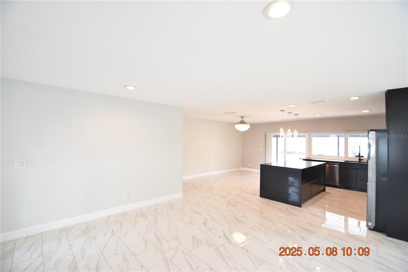 Image 3 of 48 For 1019 Spindle Palm Way