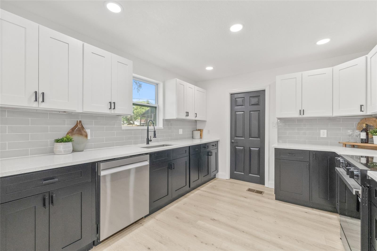 Image 11 of 39 For 7 Hamilton Heath Drive
