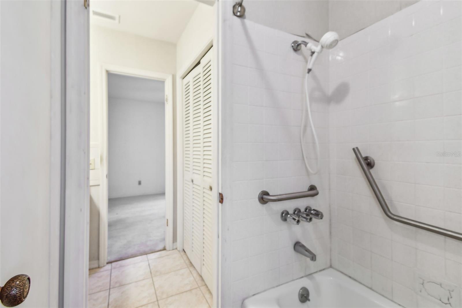 Image 16 of 72 For 103 Hickory Creek Boulevard