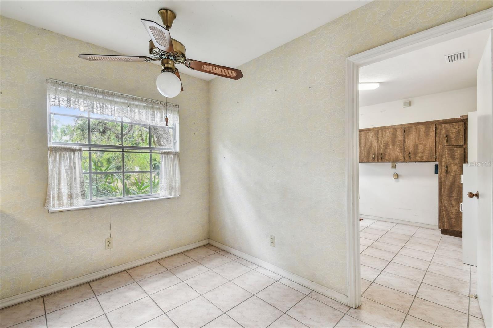 Image 26 of 72 For 103 Hickory Creek Boulevard