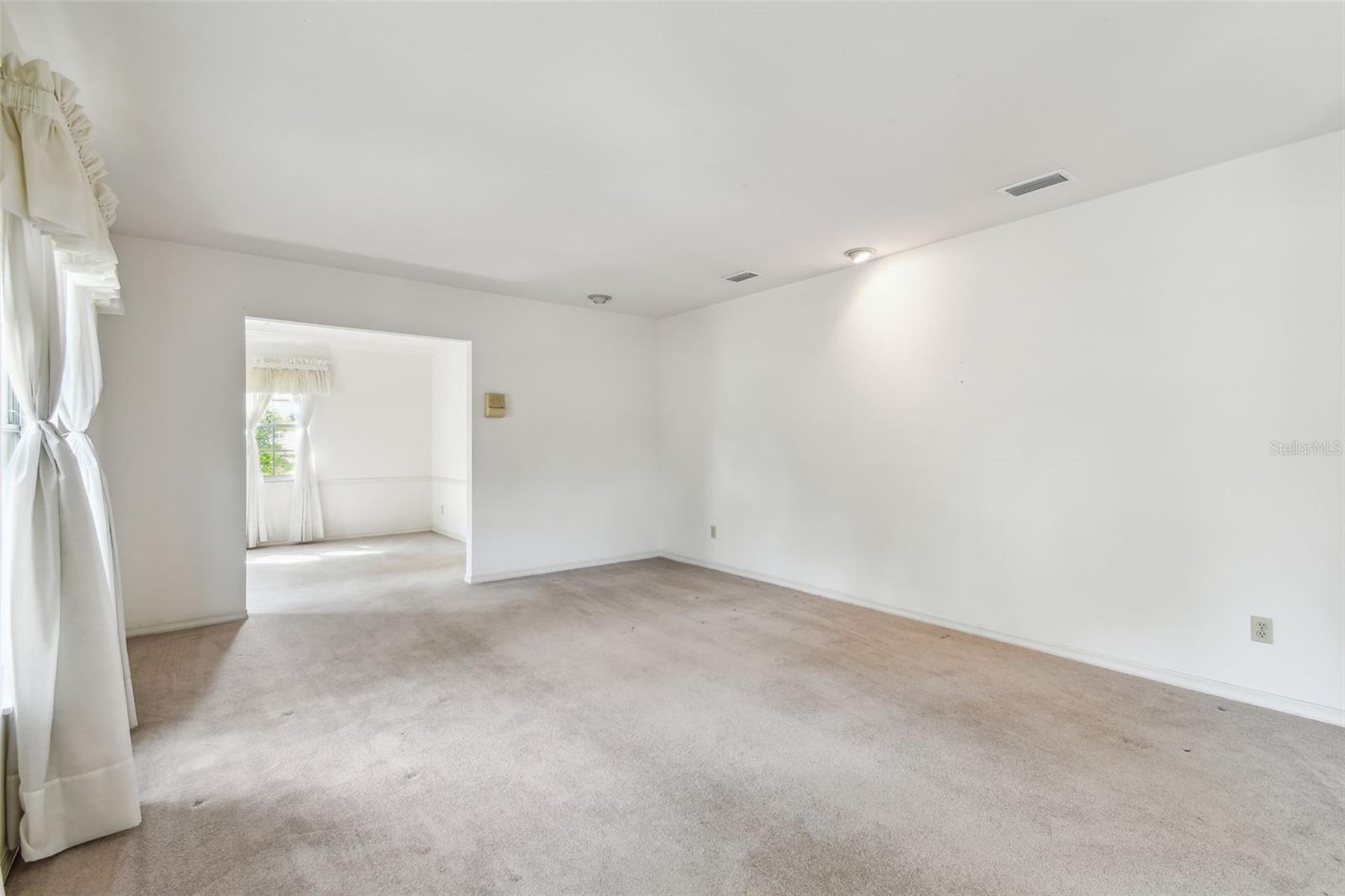 Image 5 of 72 For 103 Hickory Creek Boulevard