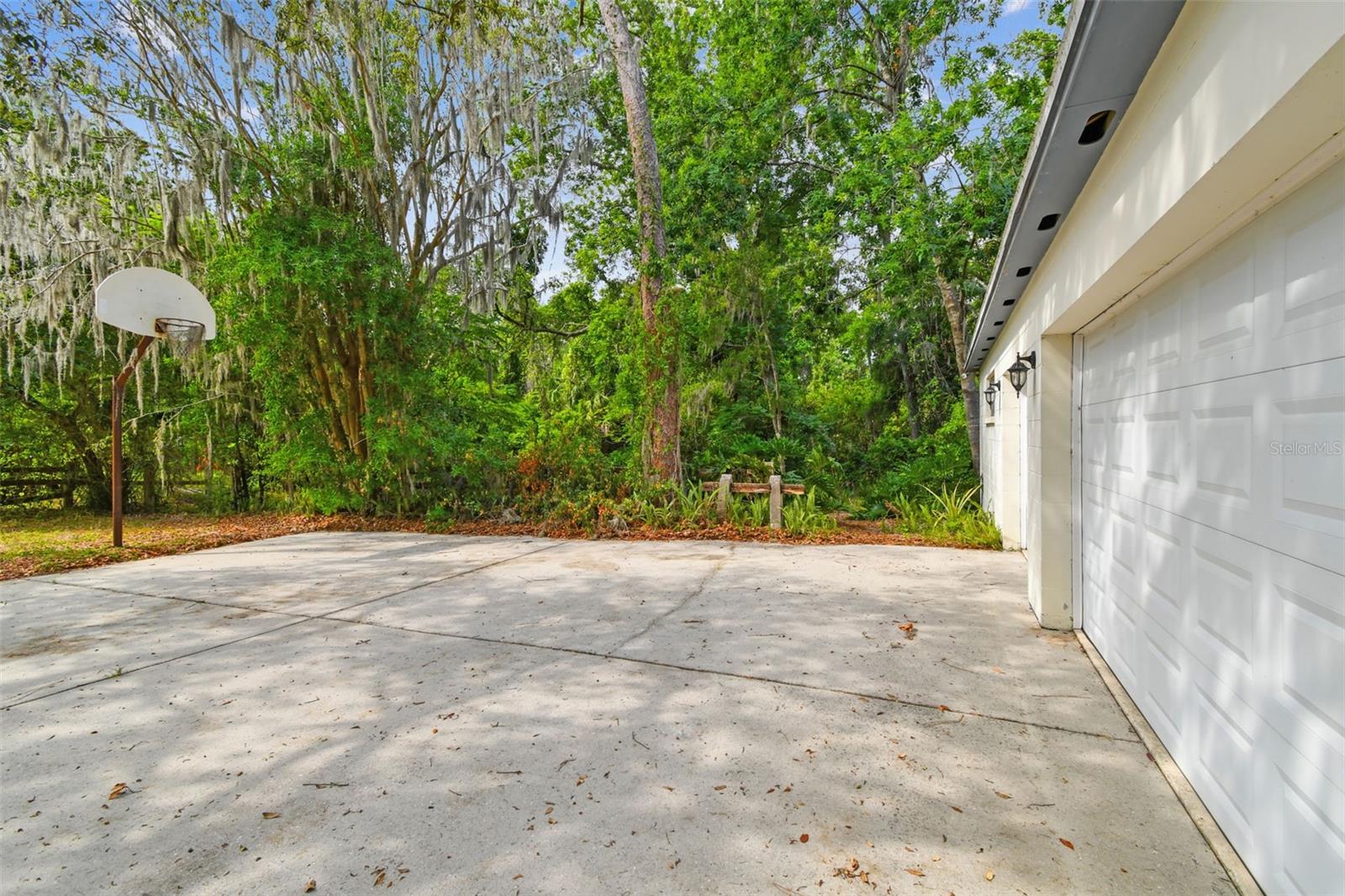 Image 57 of 72 For 103 Hickory Creek Boulevard
