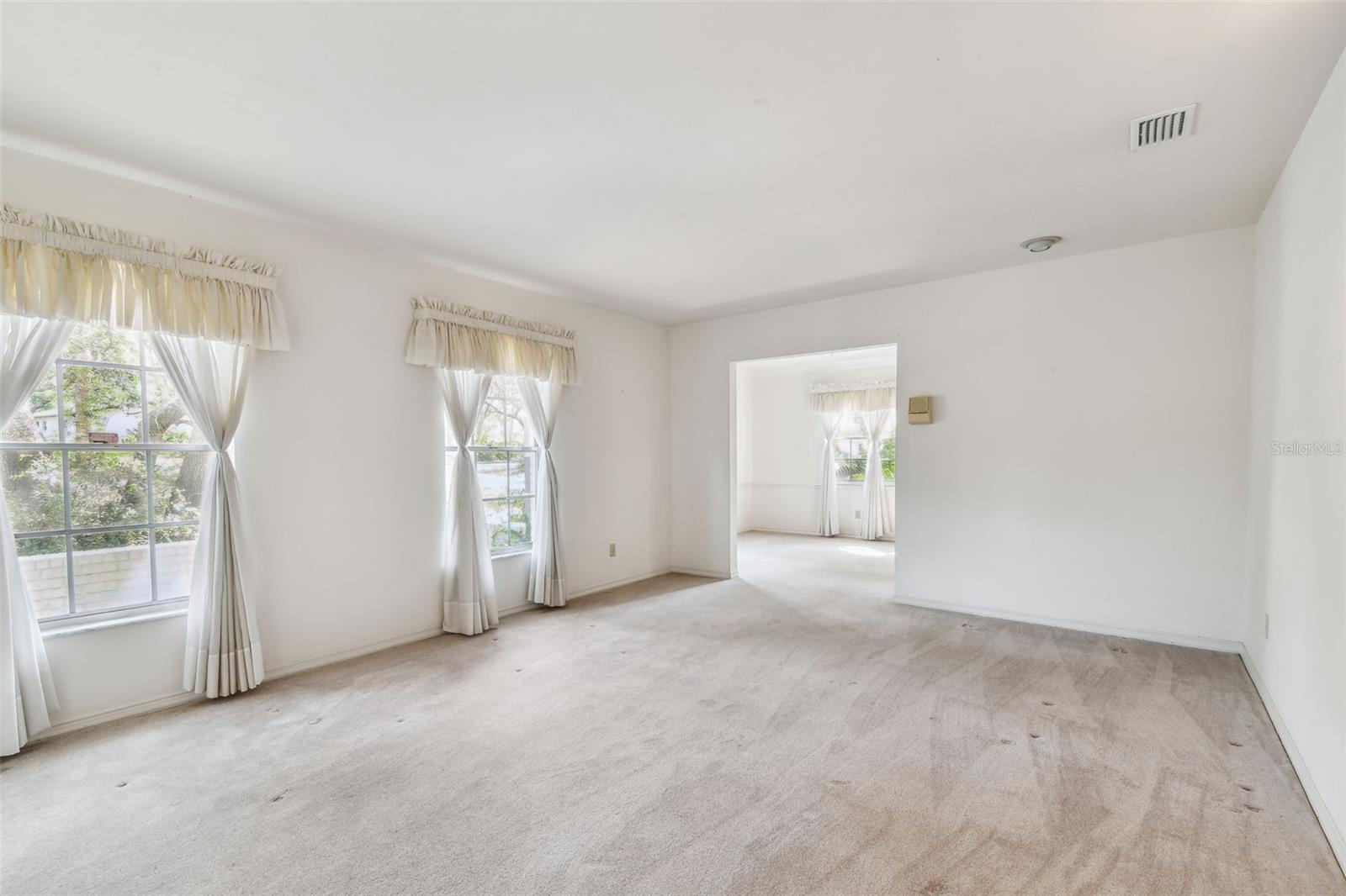 Image 6 of 72 For 103 Hickory Creek Boulevard