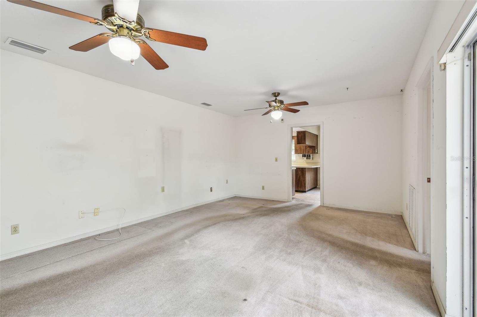 Image 9 of 72 For 103 Hickory Creek Boulevard