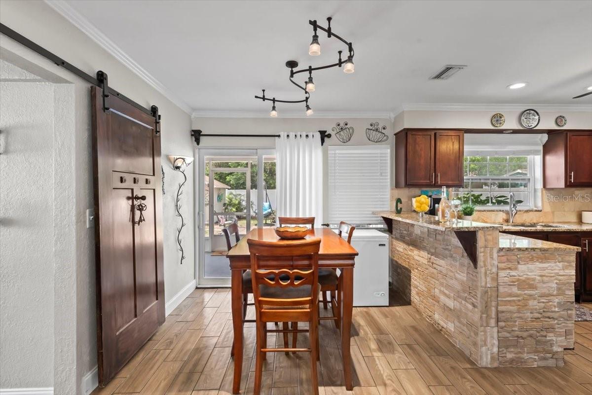 Image 13 of 53 For 6698 35th Avenue N