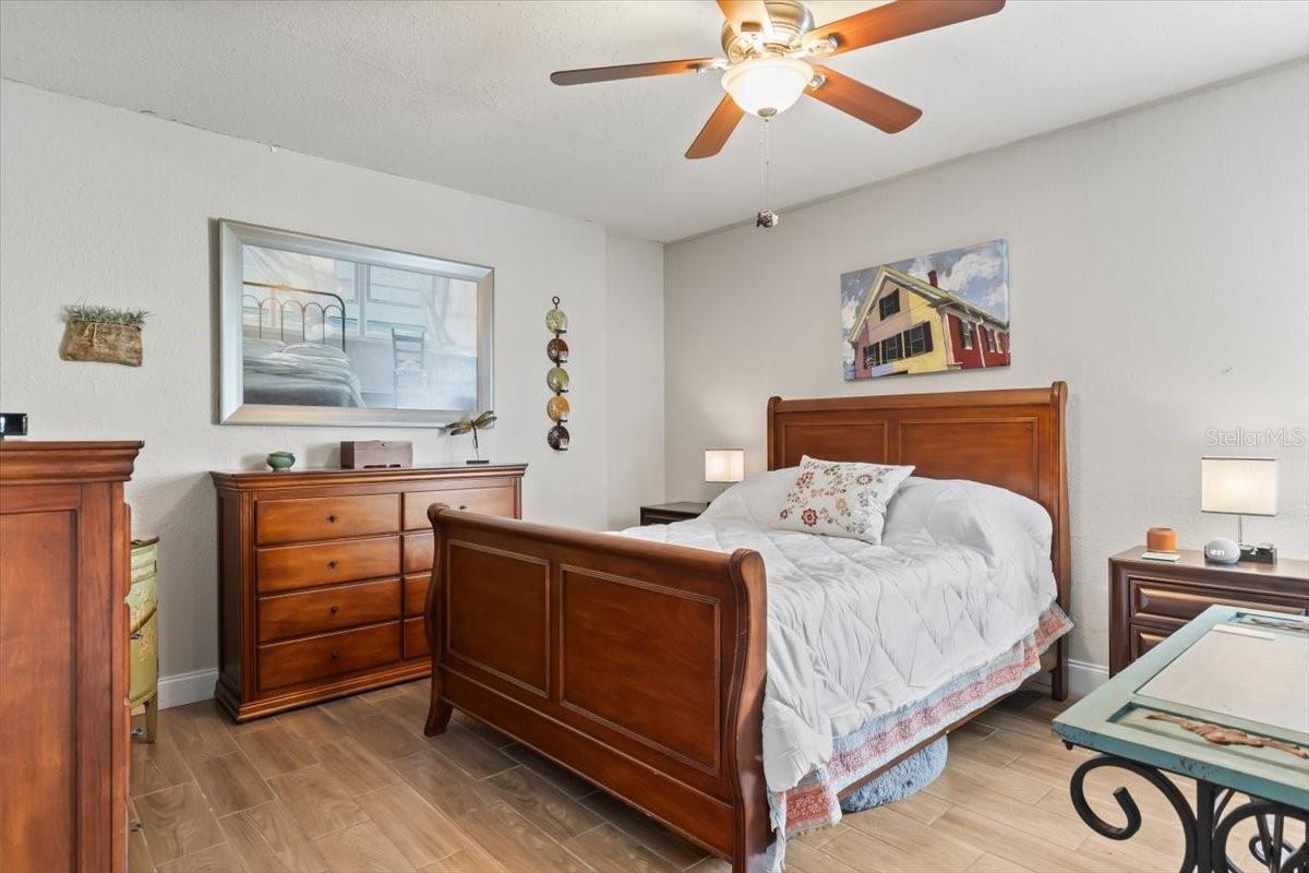 Image 16 of 53 For 6698 35th Avenue N