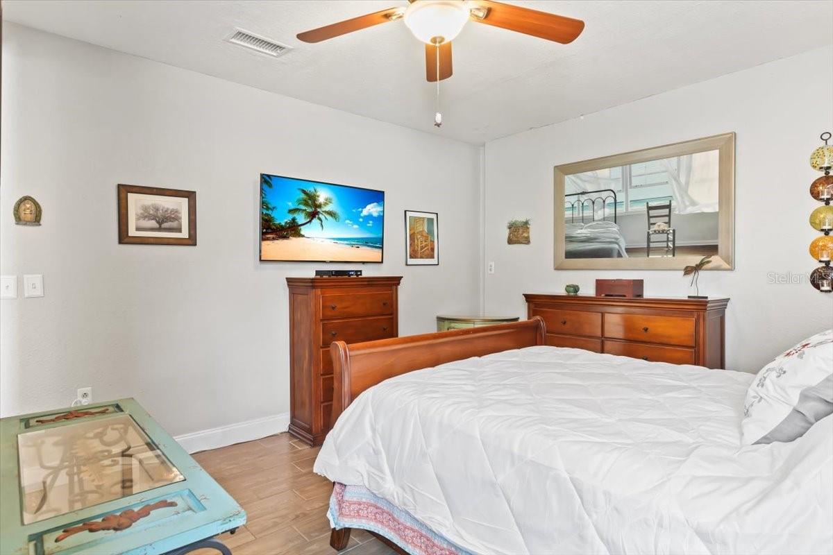 Image 18 of 53 For 6698 35th Avenue N