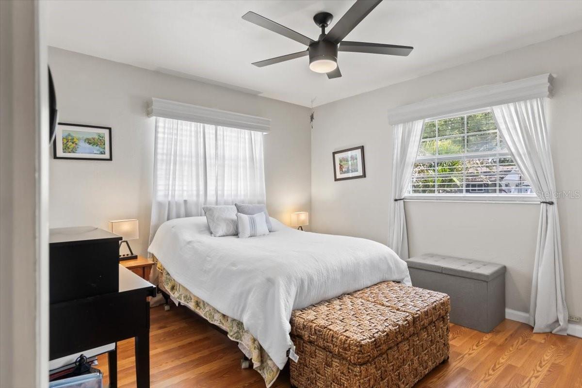 Image 22 of 53 For 6698 35th Avenue N