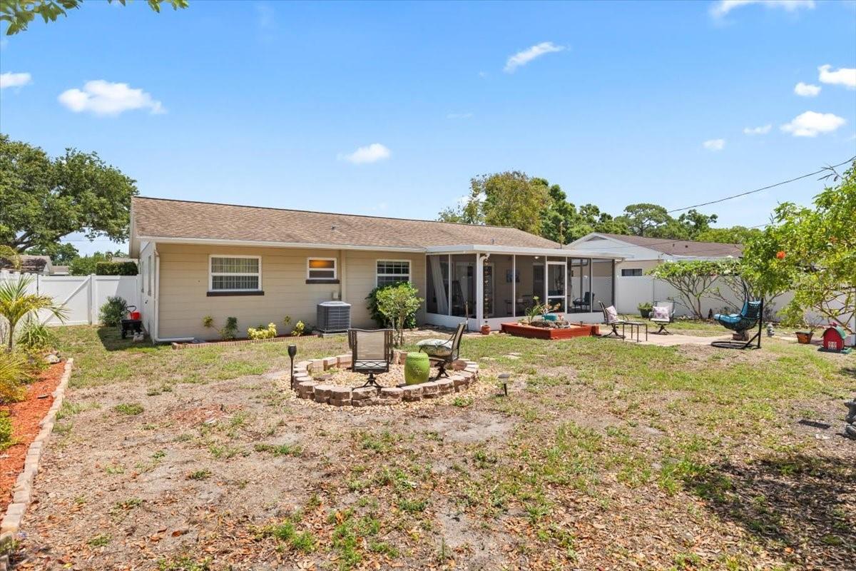 Image 36 of 53 For 6698 35th Avenue N