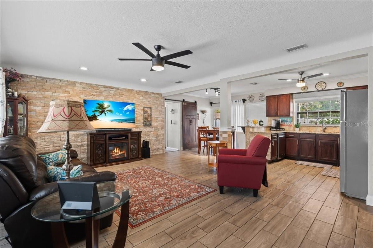 Image 4 of 53 For 6698 35th Avenue N