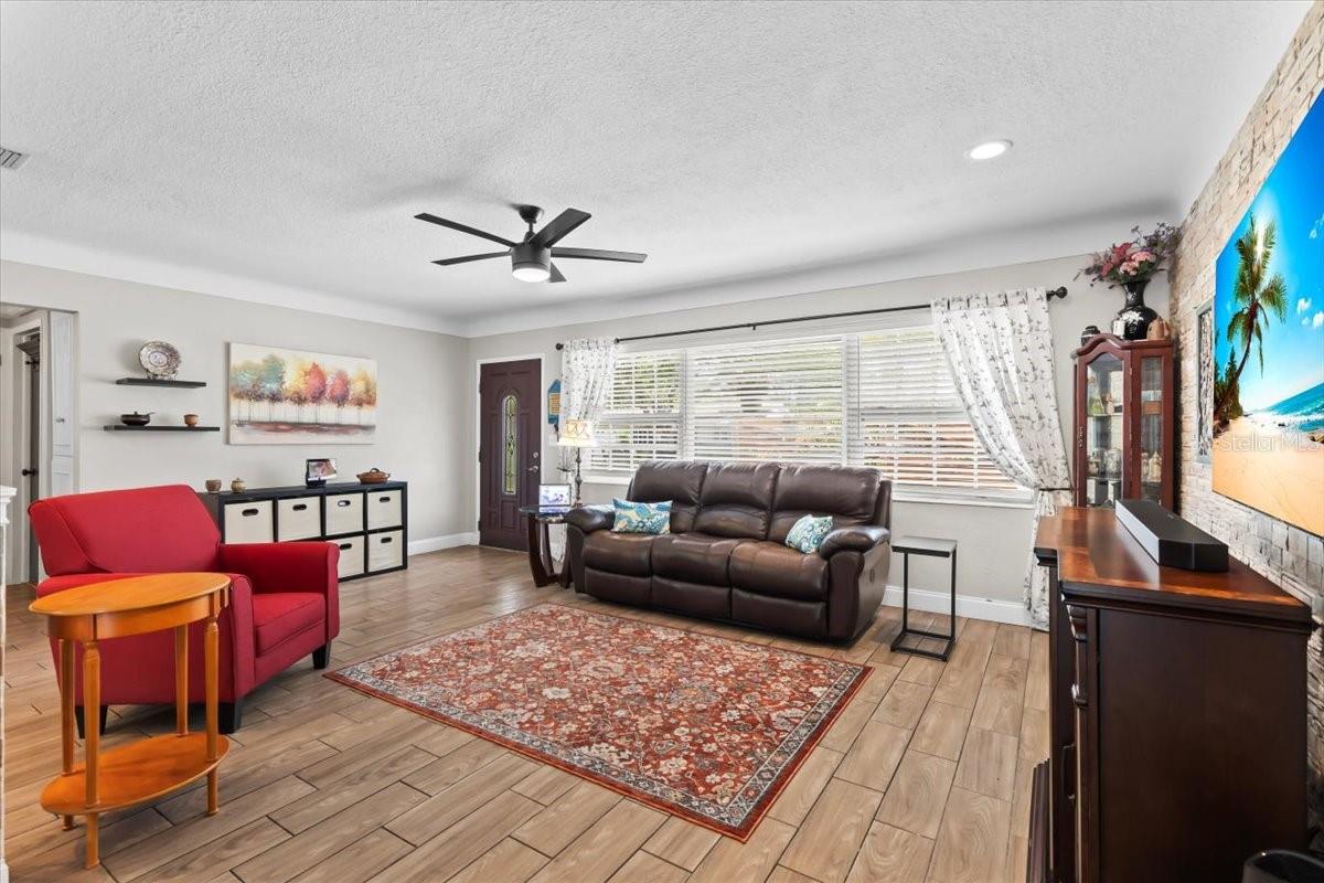 Image 8 of 53 For 6698 35th Avenue N
