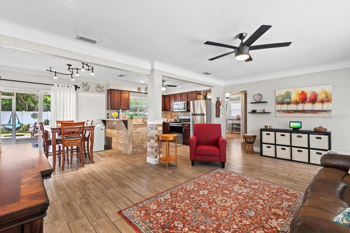 Image 9 of 53 For 6698 35th Avenue N