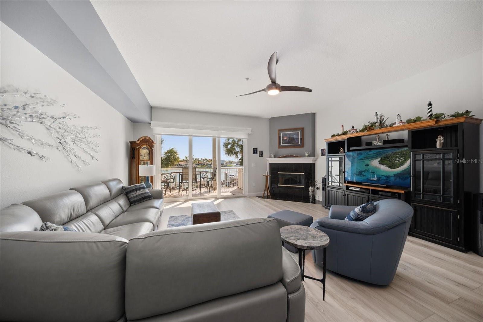Image 22 of 52 For 9939 1st Street E