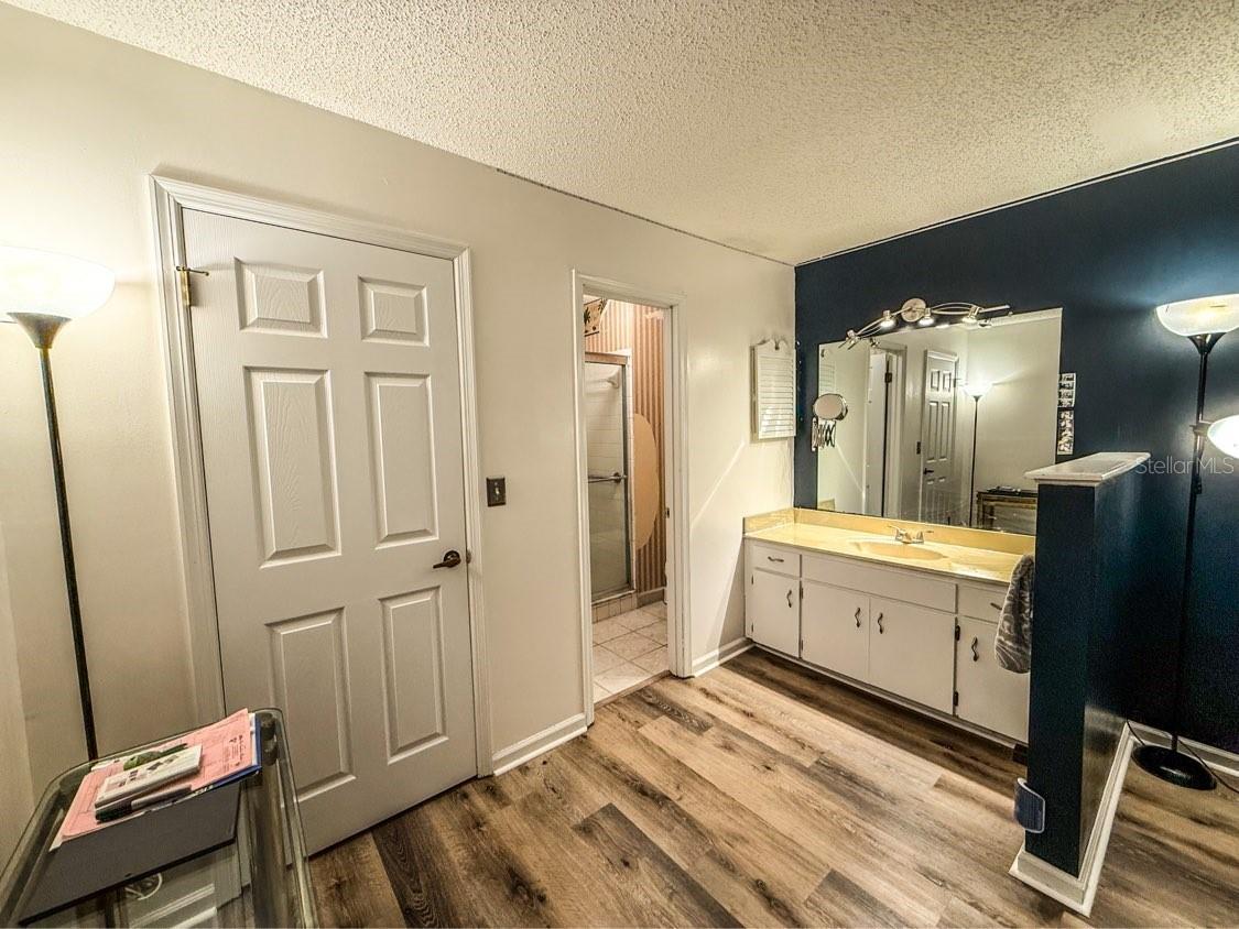 Listing photo id 8 for 35058 Whispering Oaks Boulevard