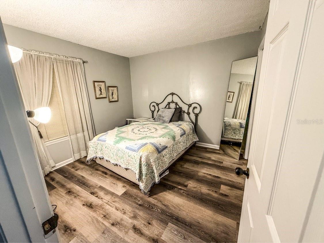 Listing photo id 11 for 35058 Whispering Oaks Boulevard