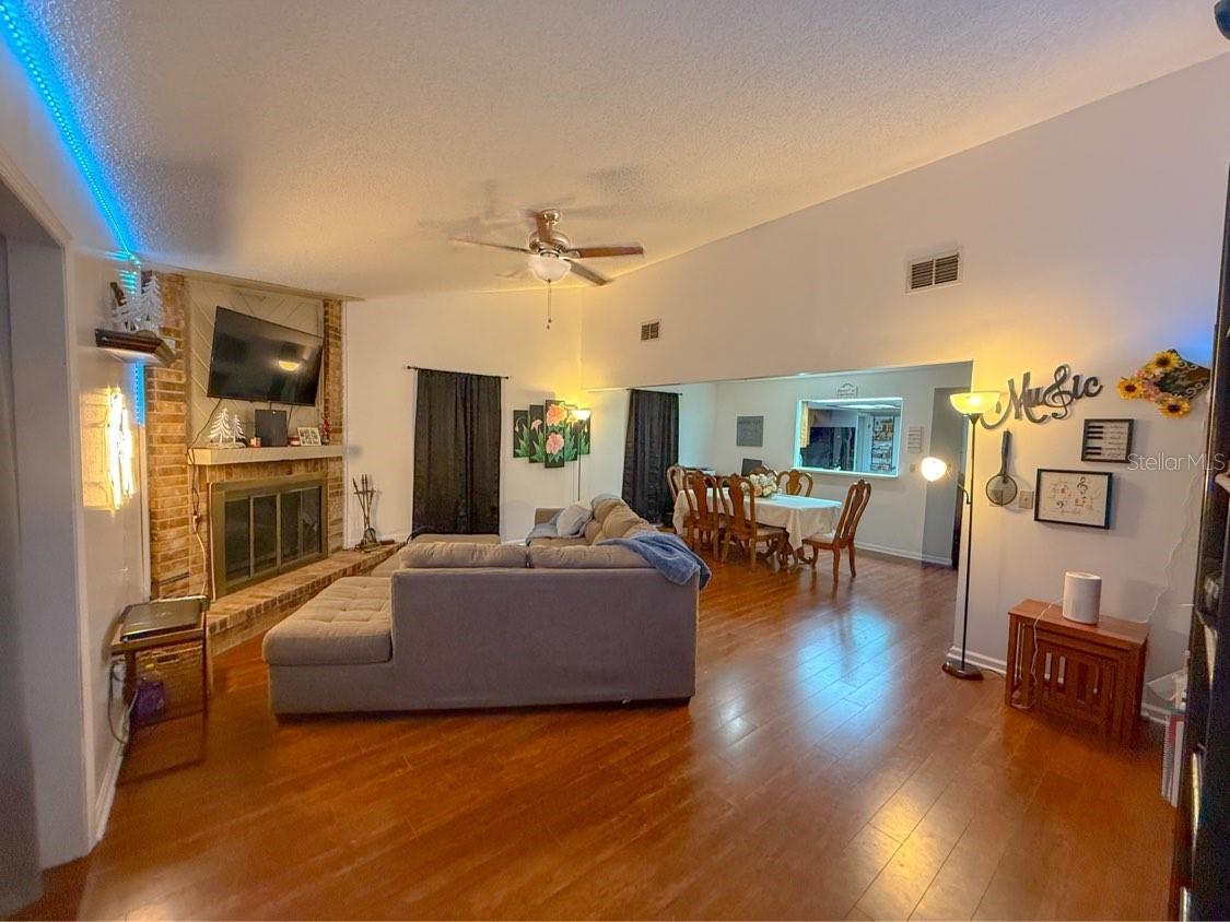 Listing photo id 0 for 35058 Whispering Oaks Boulevard