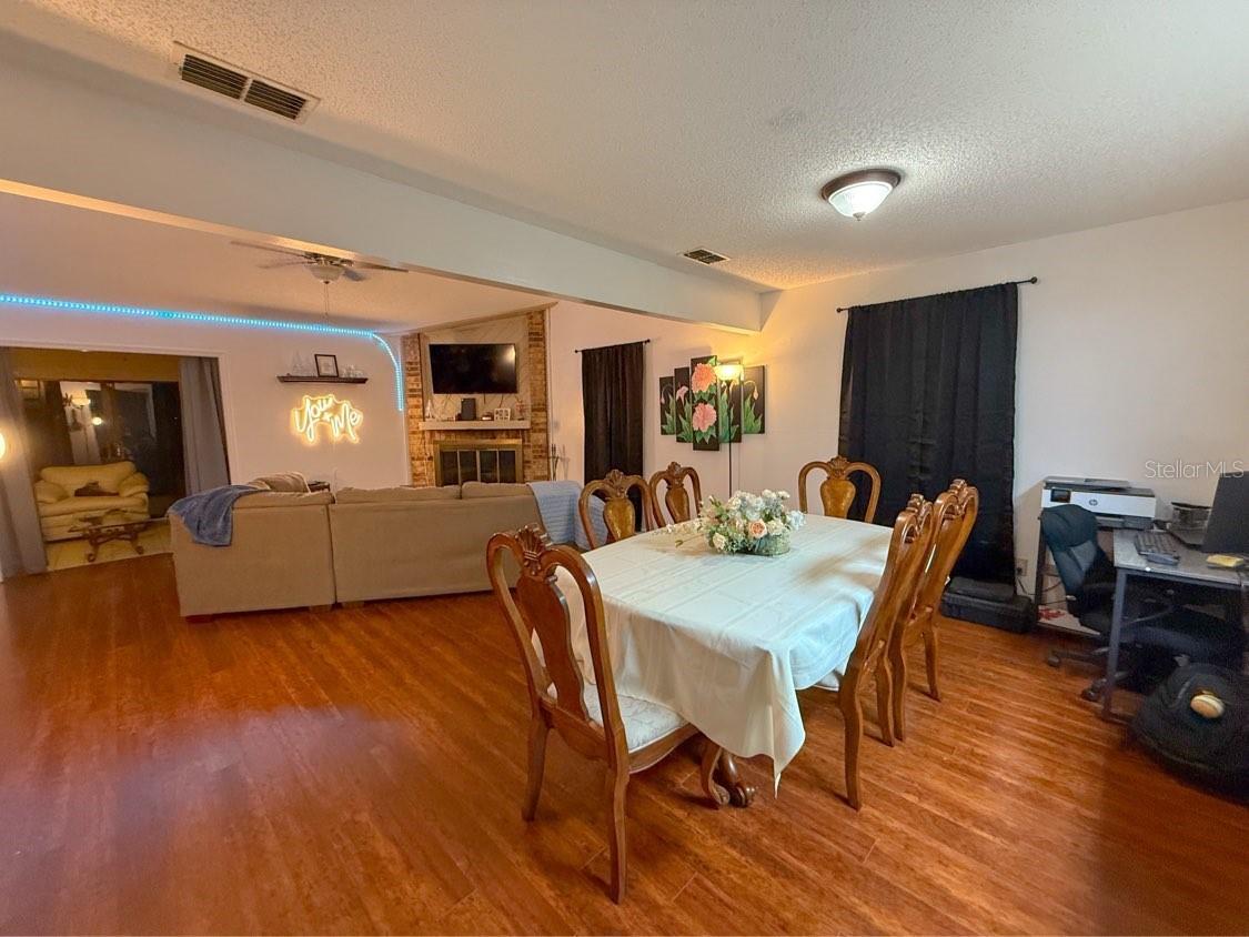 Listing photo id 1 for 35058 Whispering Oaks Boulevard