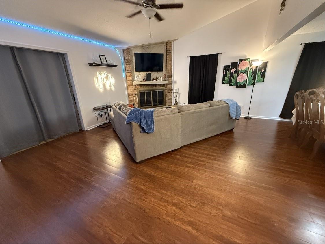 Listing photo id 3 for 35058 Whispering Oaks Boulevard