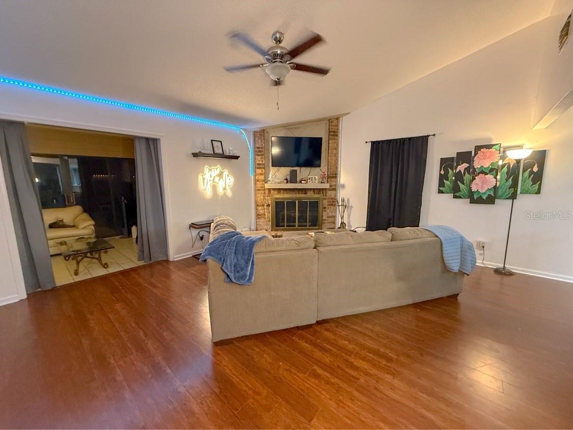 Listing photo id 4 for 35058 Whispering Oaks Boulevard