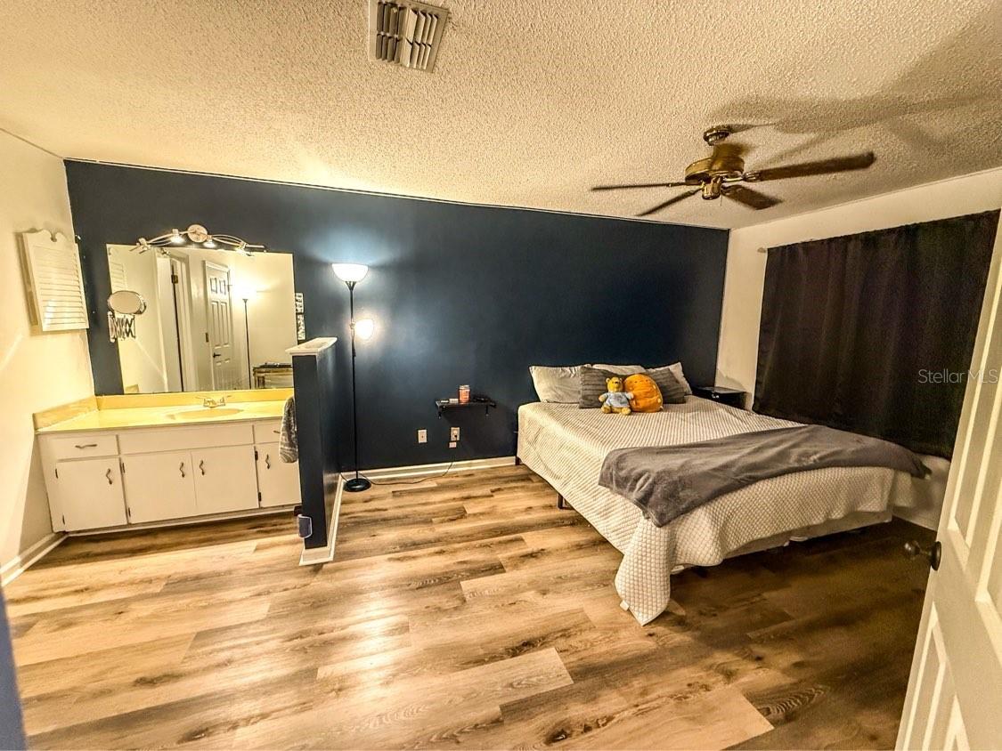 Listing photo id 7 for 35058 Whispering Oaks Boulevard