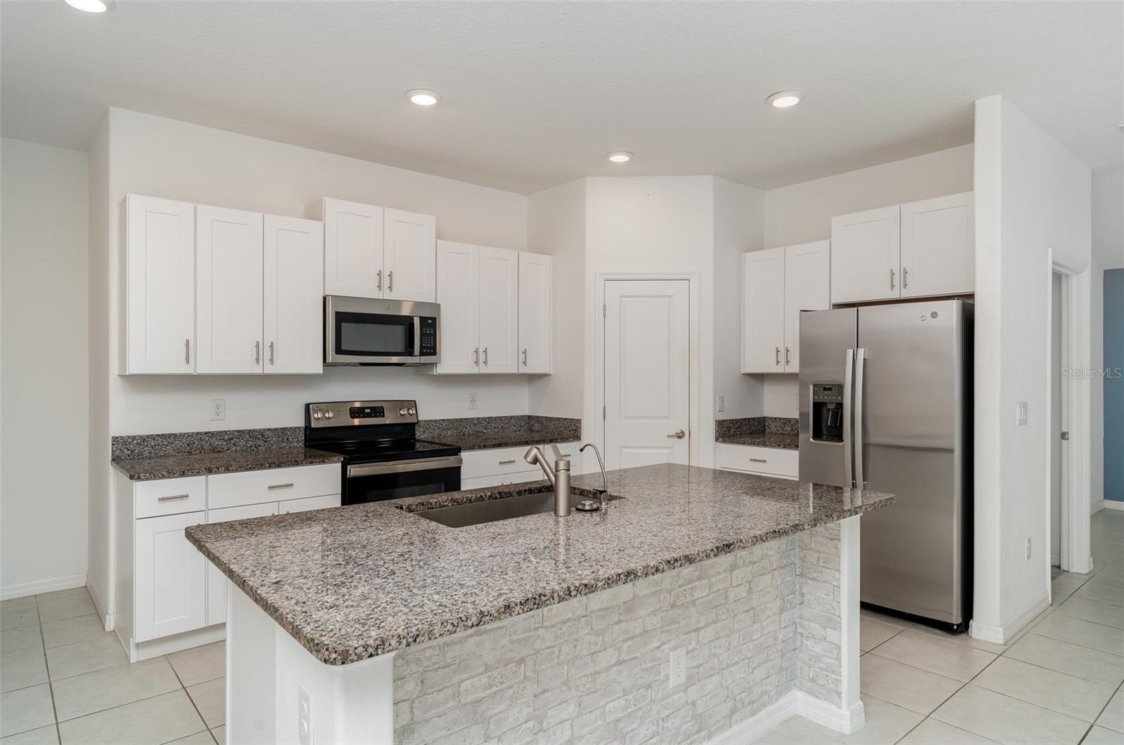 Image 11 of 28 For 5518 Blue Azure Drive