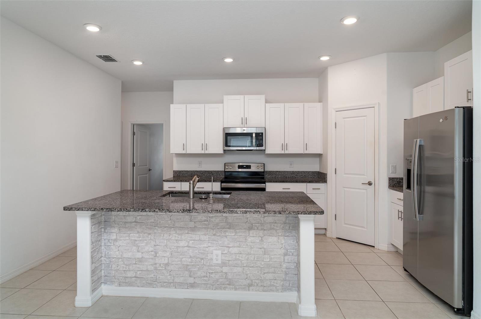 Image 12 of 28 For 5518 Blue Azure Drive