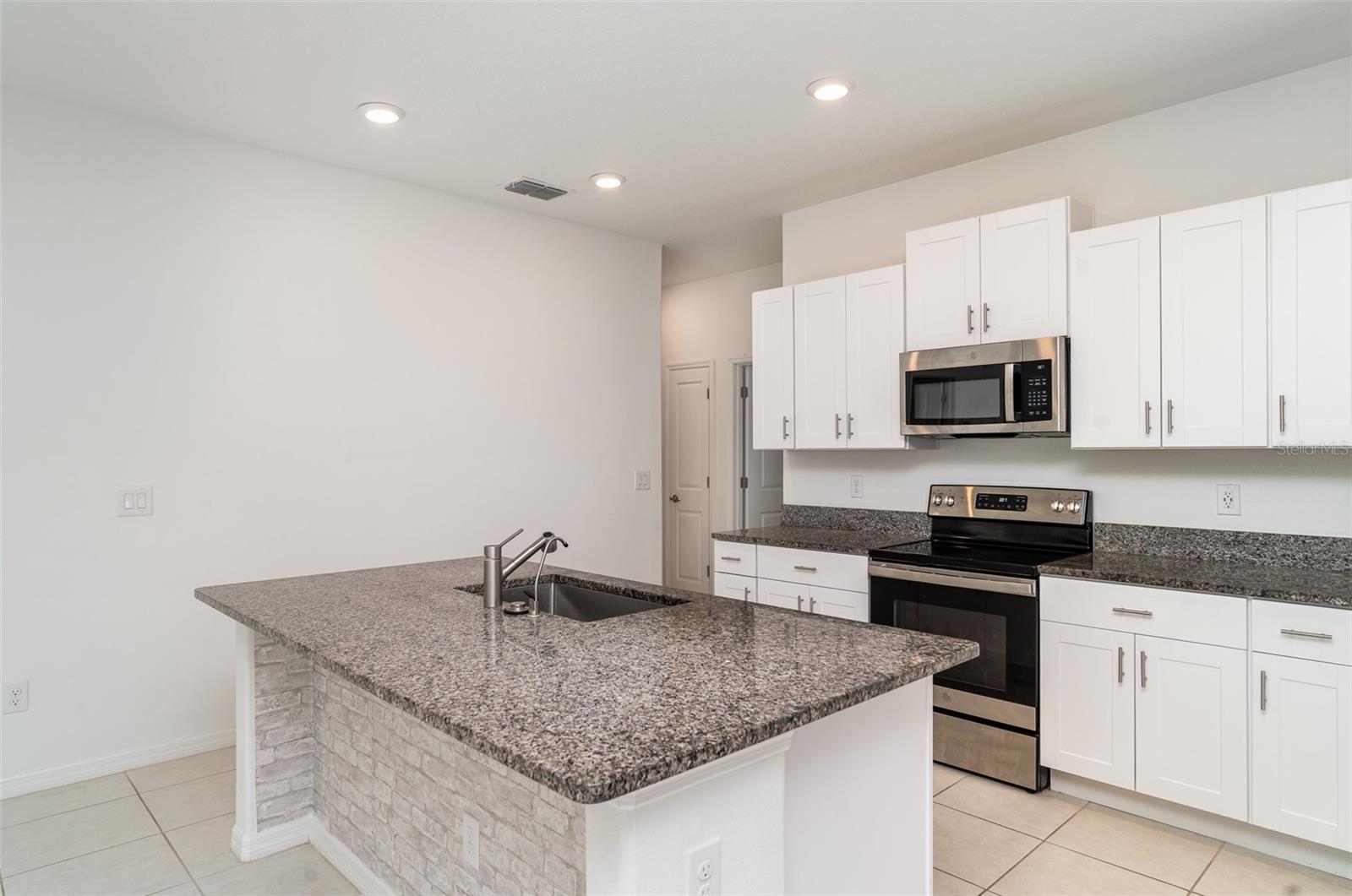 Image 13 of 28 For 5518 Blue Azure Drive