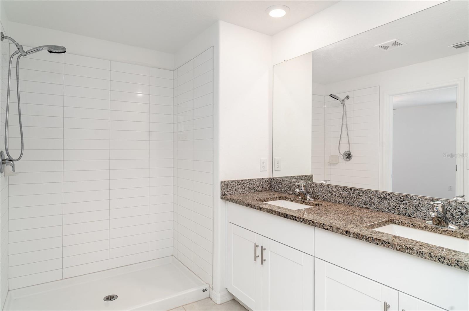 Image 19 of 28 For 5518 Blue Azure Drive