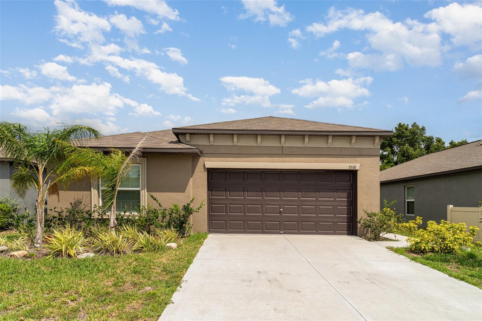 Image 4 of 28 For 5518 Blue Azure Drive